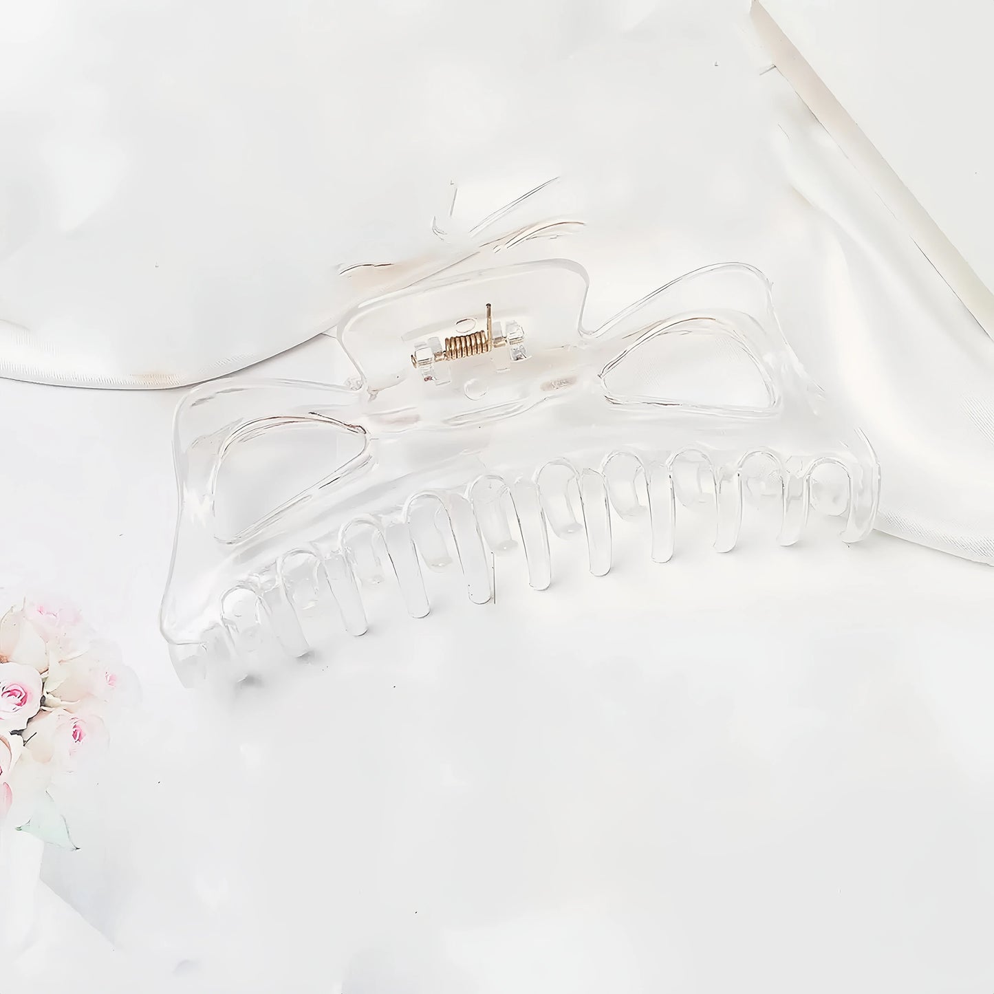 One large hair clip is designed for thick and long curly hair on women, hair claw clips for girls, and long-lasting styling larg