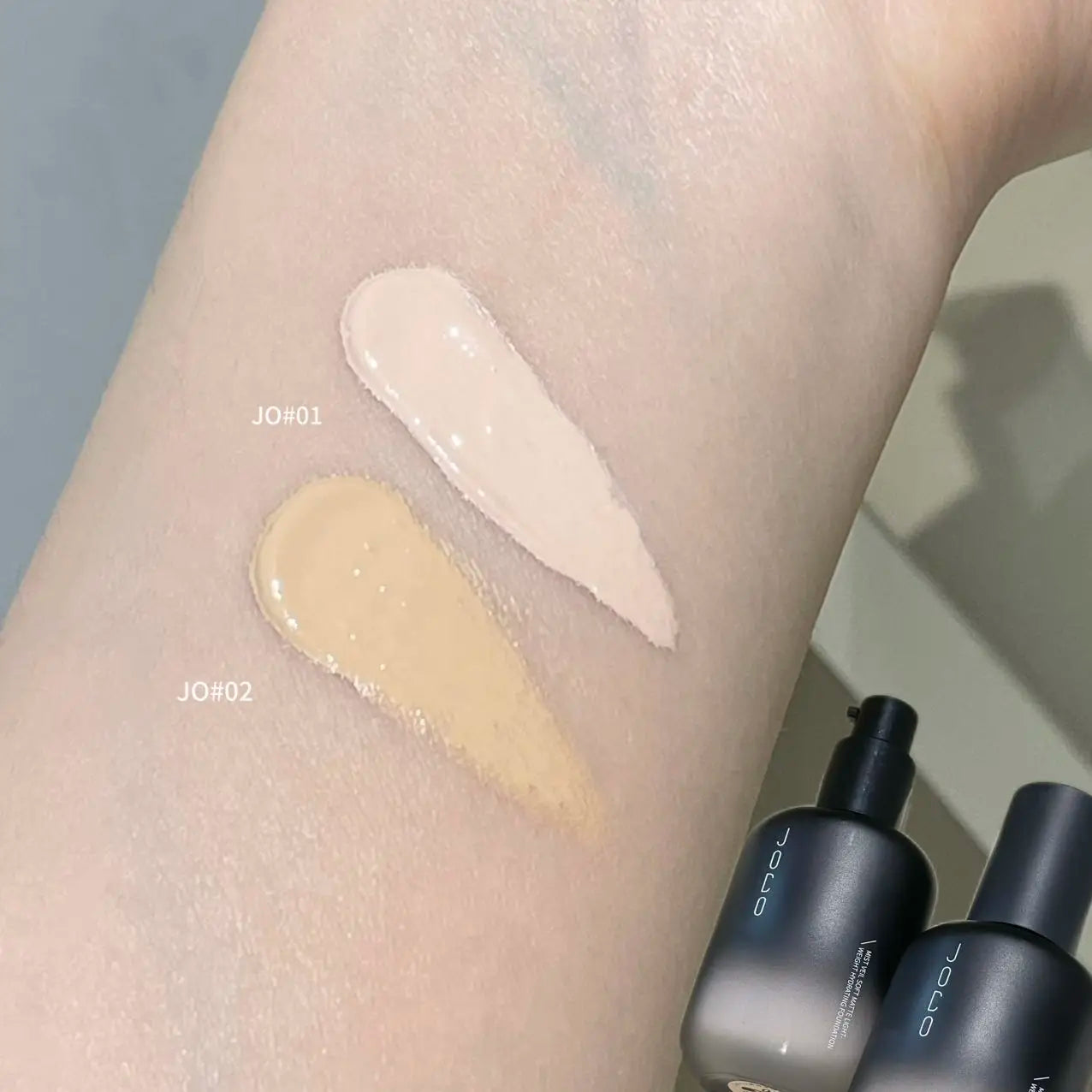 Misty Soft Matte Liquid Foundation Has a Creamy Texture That Is Light and Breathable. It Is Long-Lasting, Waterproof, Oil-Controlling, and Does Not Remove Makeup. Beginners Can Apply Makeup Easily