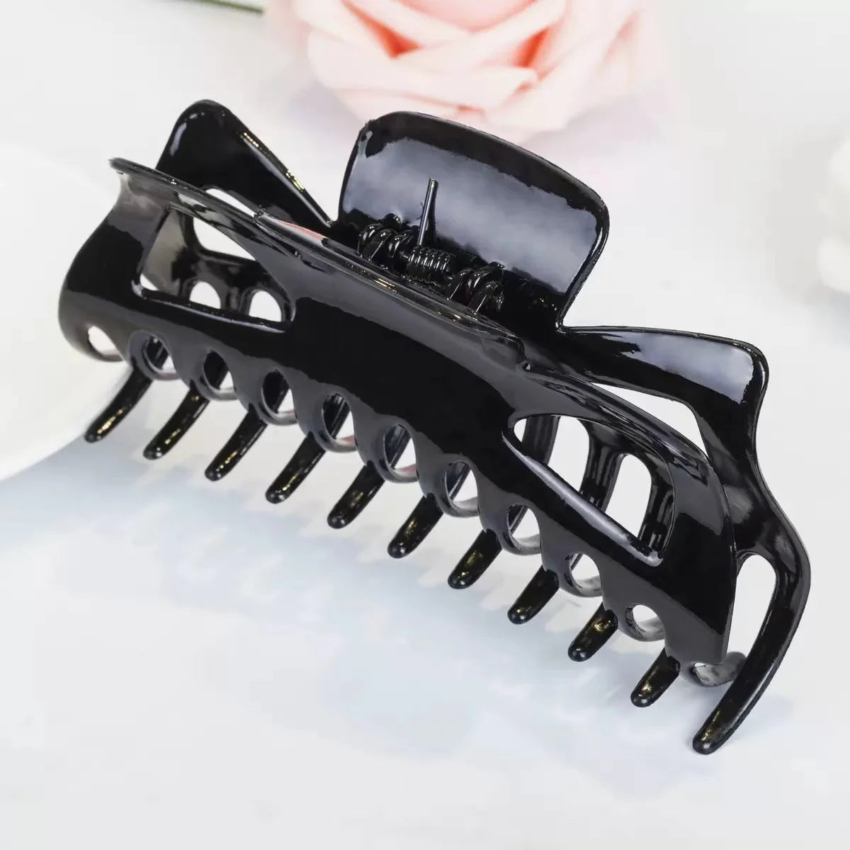One large hair clip is designed for thick and long curly hair on women, hair claw clips for girls, and long-lasting styling larg