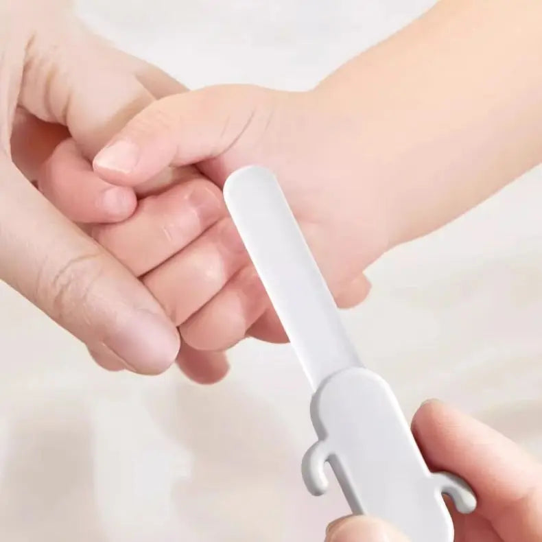 Newborn Baby Nail Scissor Baby Nail Care Tool Kid Safe Portable Nail Clipper Trimmer Tweezer with Box Children Manicure Kit