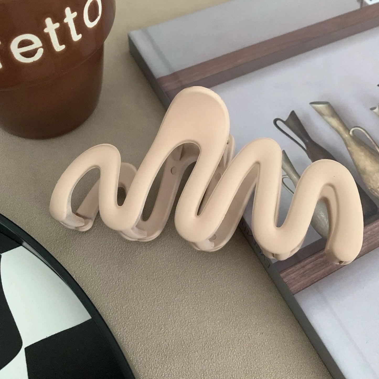 2023 New Trendy Curve Matt Hair Claw Clip Large Shark Crab Hair Clips Women Hair Accessories INS Female Back of Head Hairpin