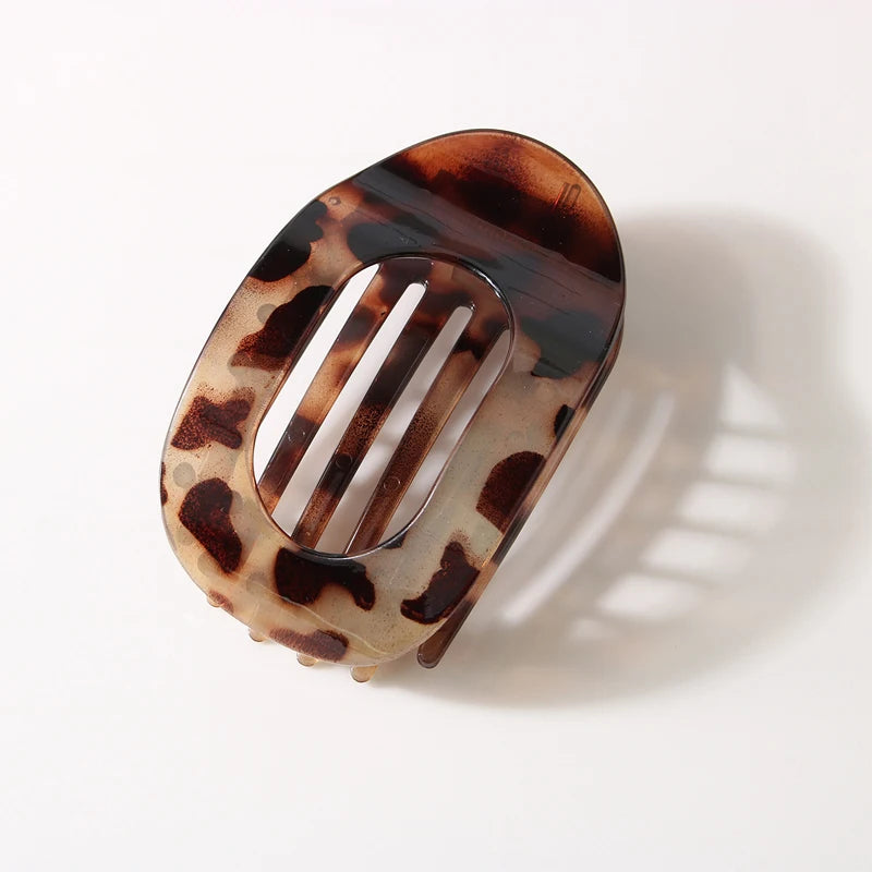 Fashion Oval Flat Hair Clips for Women New Design Leopard Large Flat Round Claw Clip French Acrylic Lying Down Hair Accessories