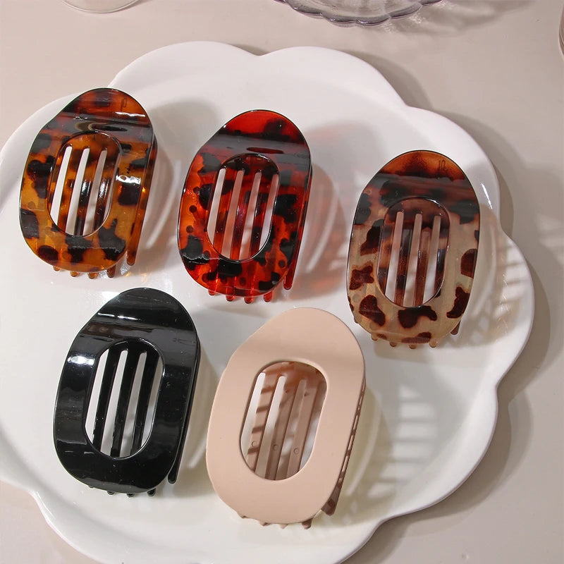 Fashion Oval Flat Hair Clips for Women New Design Leopard Large Flat Round Claw Clip French Acrylic Lying Down Hair Accessories
