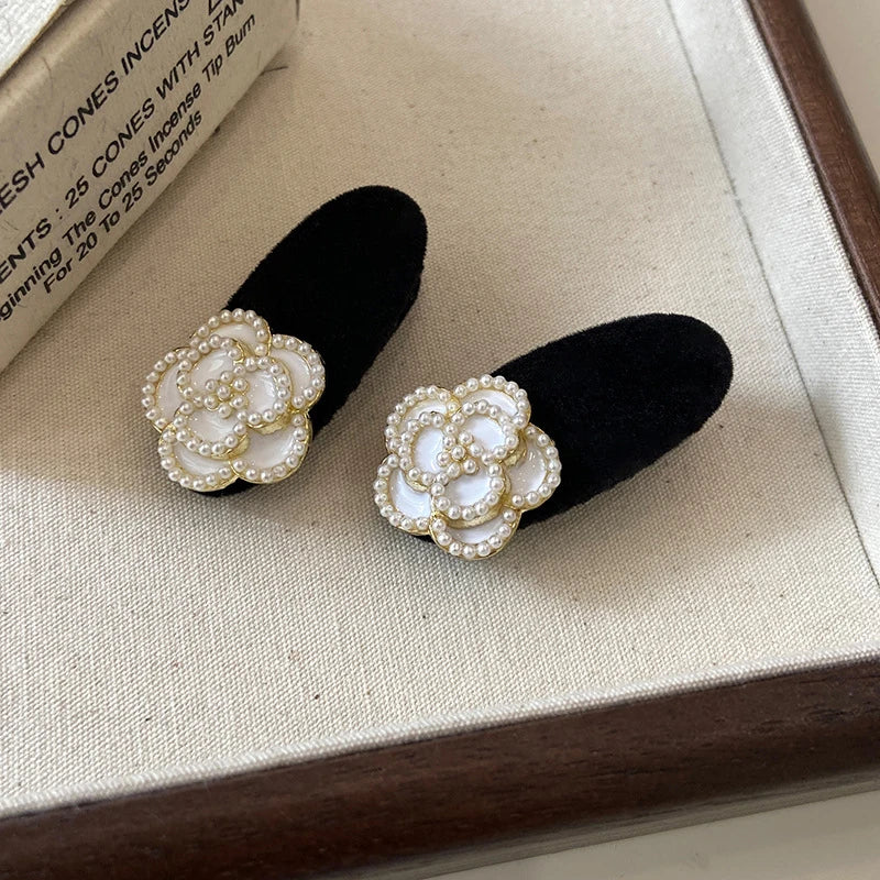 2pcs Pearl camellia velvet hair clip for women, retro side short hair, forehead bangs, floral headpiece