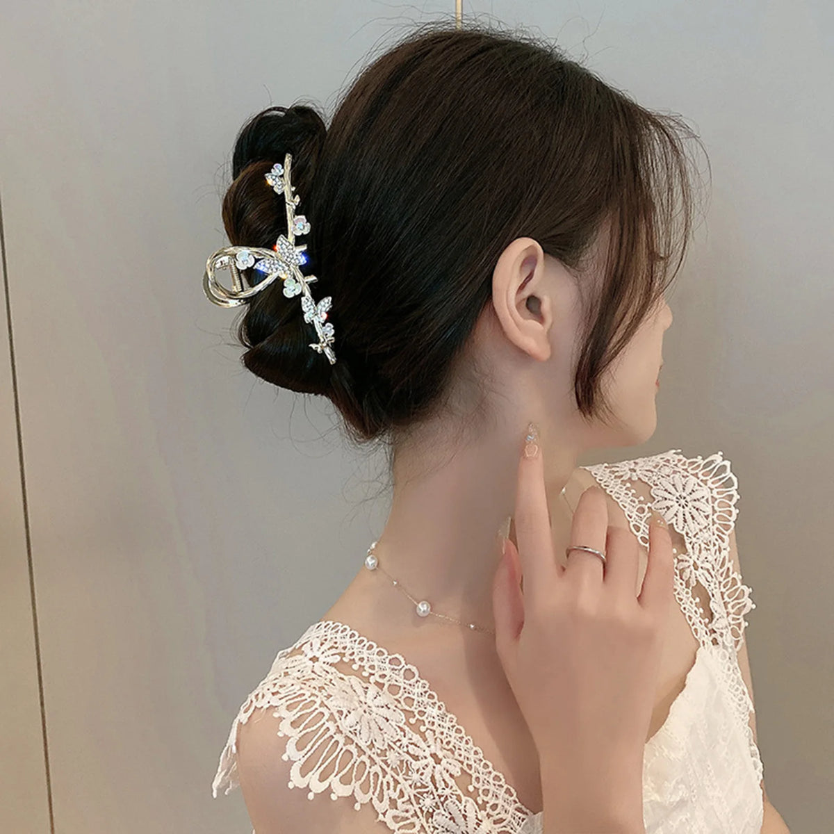 Elegant Butterfly Hair Claw Clips Gold Color Alloy Hairpins Side Clips Pearls/Rhinestone Butterfly Flower Designs Hair Jewelry