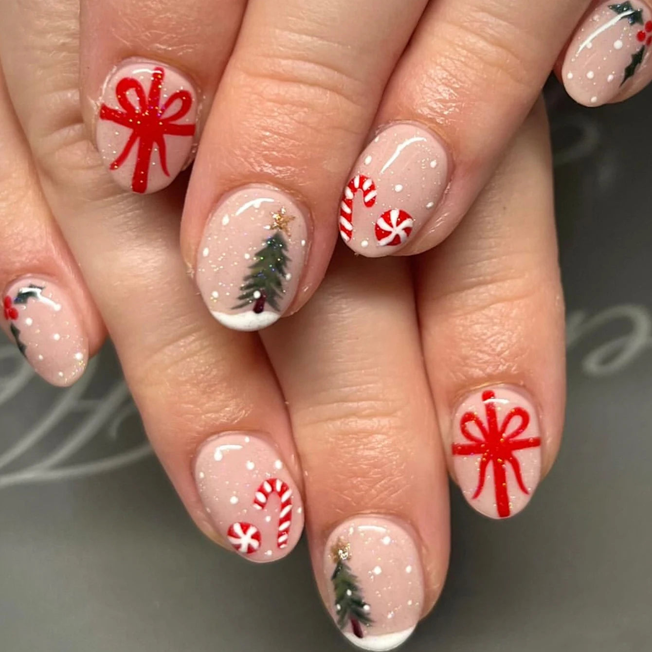 24PCS Red French Pointed Nails Christmas Fake Nails With Snowflake Christmas Hat Design, Artificially Adhered To The Nails