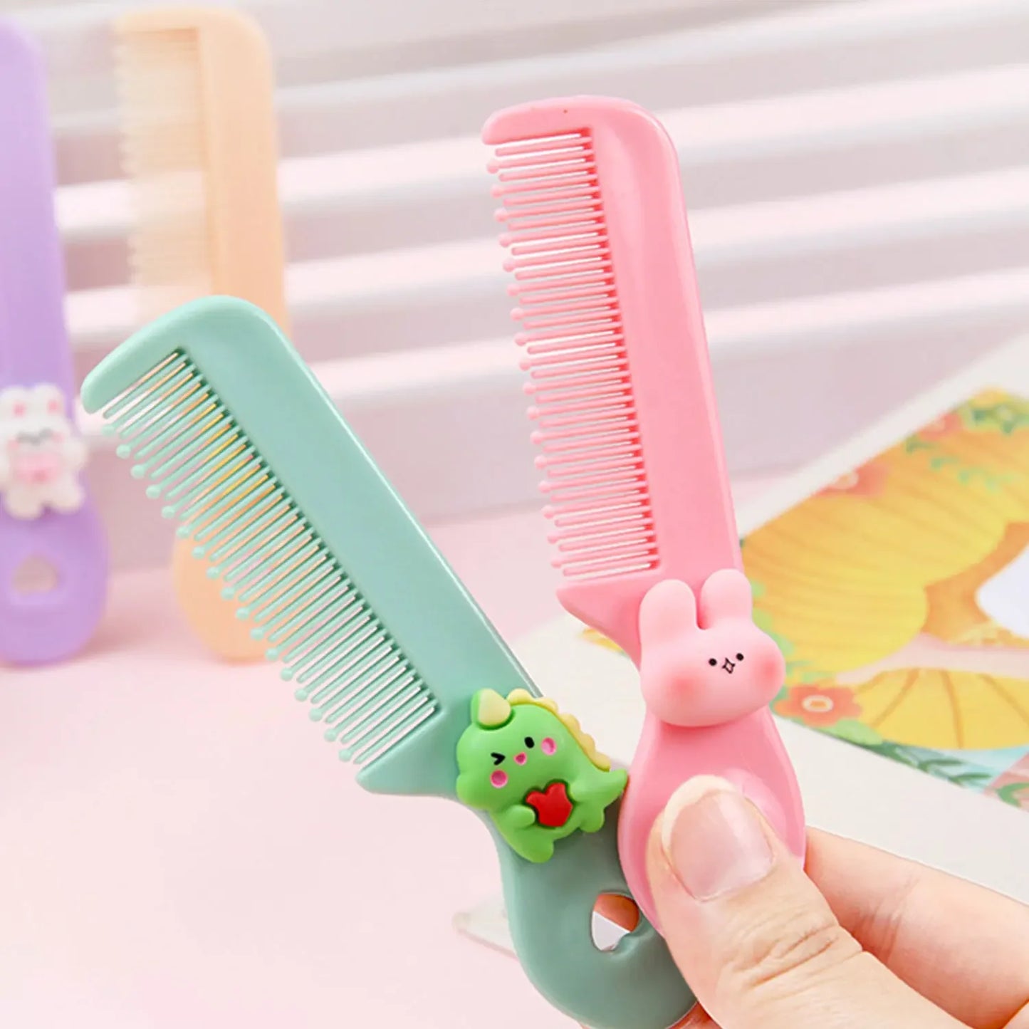 1PCS cute children's comb special portable small comb for newborns, safe and scratch-resistant cute baby comb