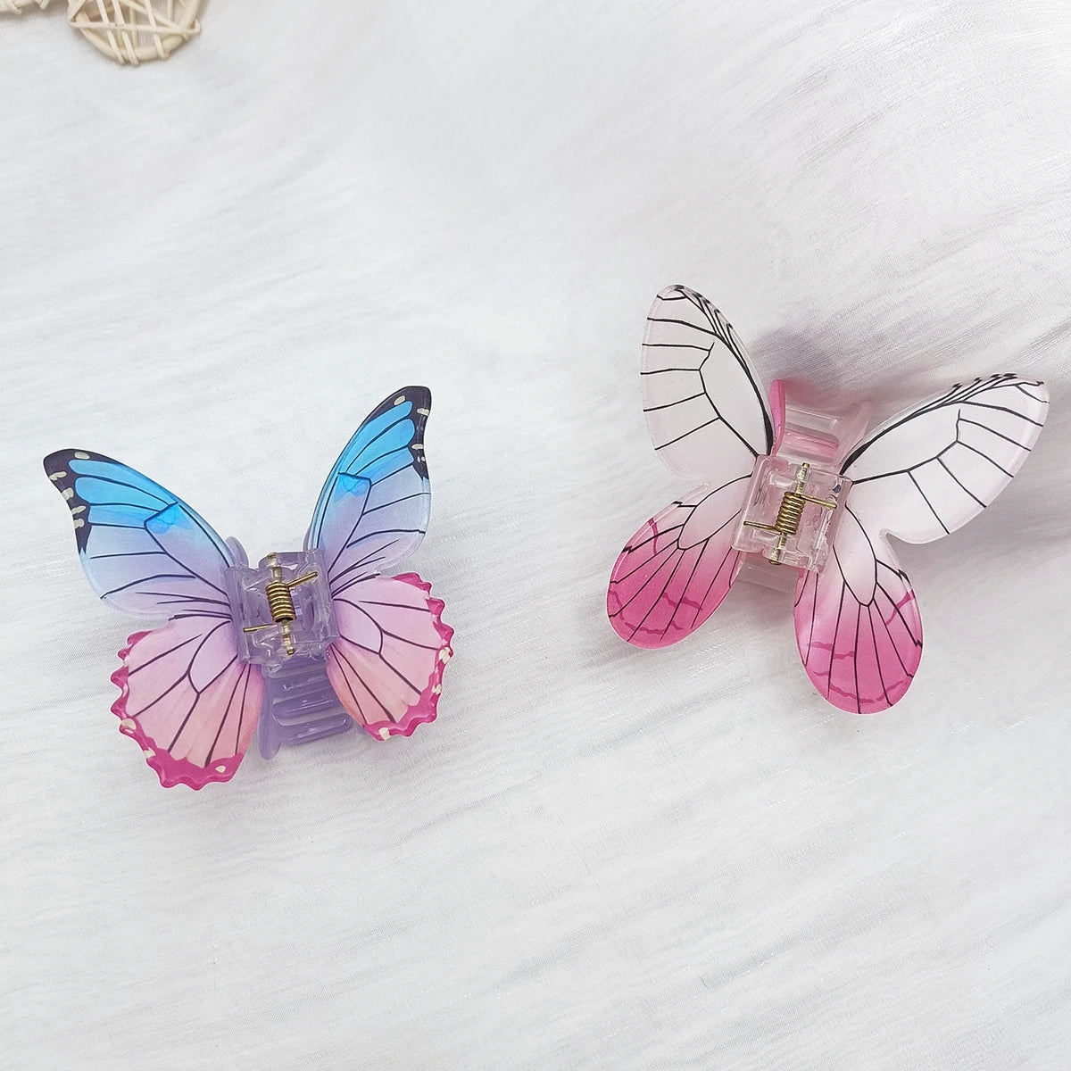 Simulation Butterfly Hair Claw Acrylic Claw Clip Temperament Grab Hair Clips for Girls Ins Trendy Hair Accessories Gift