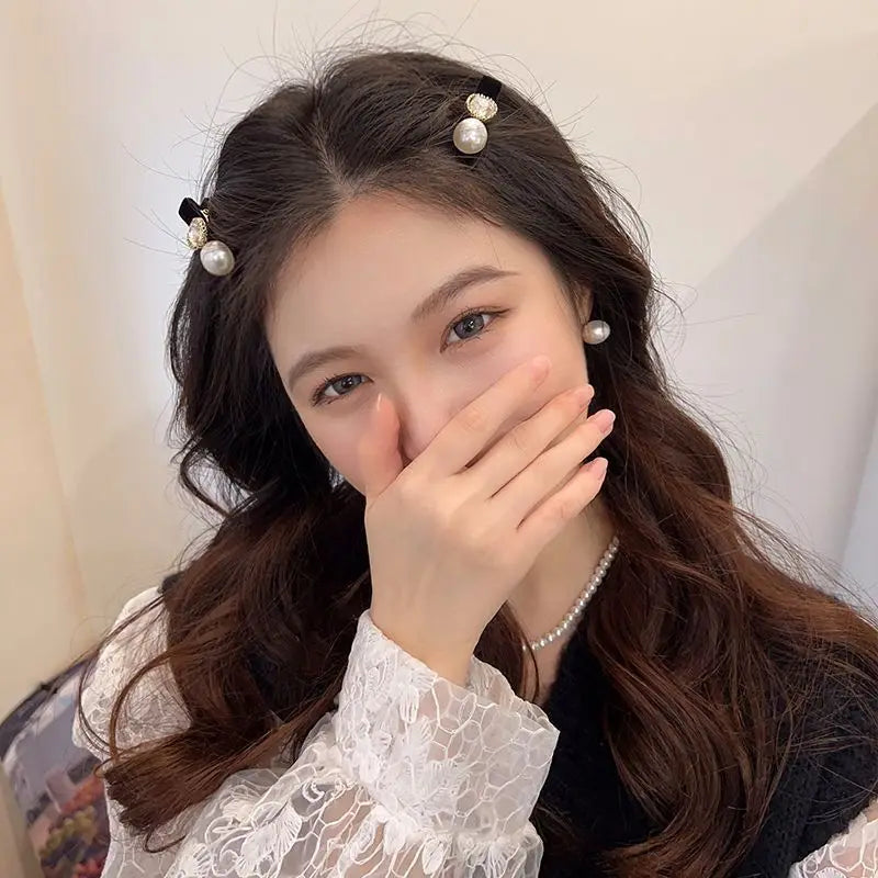 2/4pcs Pearl small fragrance side clip headpiece for women, exquisite black velvet bangs hair clip, retro new high-end clip