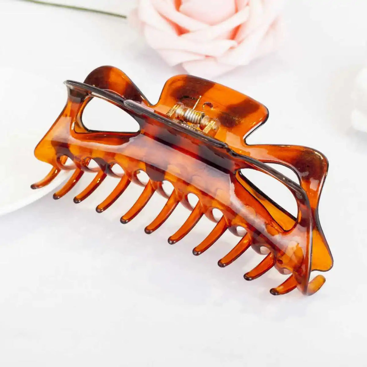 One large hair clip is designed for thick and long curly hair on women, hair claw clips for girls, and long-lasting styling larg